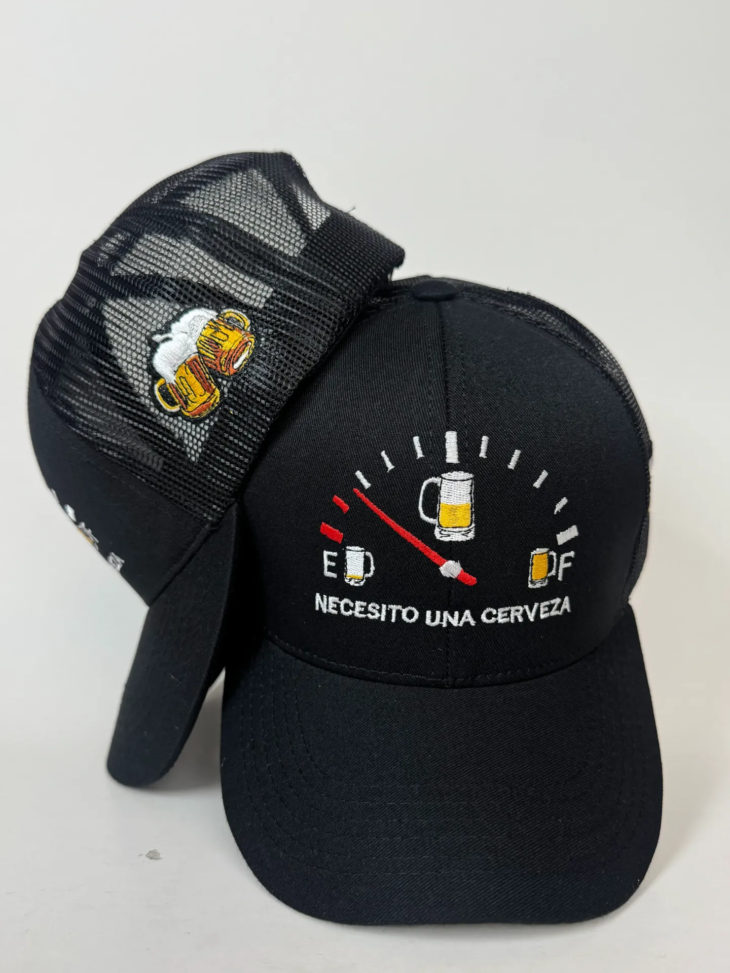 Gorra NECESITO UNA CERVEZA